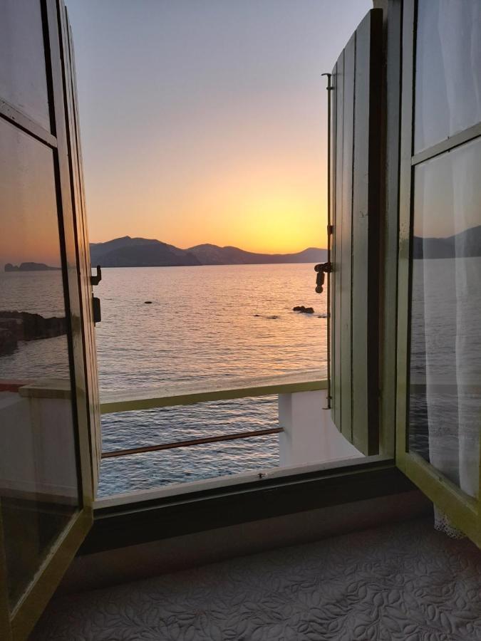 Milos By The Sea - Eco House Plaka  Экстерьер фото